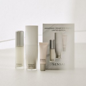 Awakening Creamy Eye Essence Limited Edition Produkte und Verpackungen nebeneinander auf einem Tisch